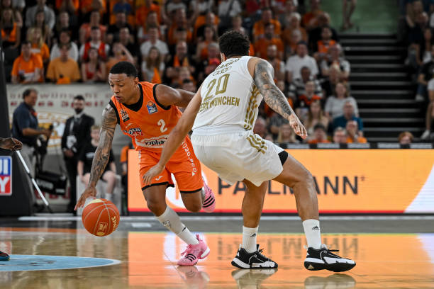 早人物：本地足球要踢得远 锁定龙门坚定射门.